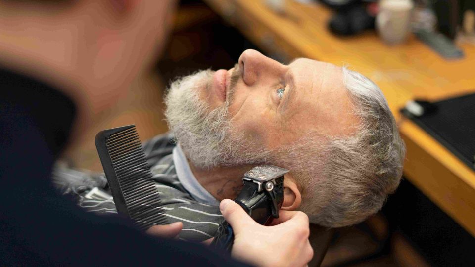 Discover the 4 best haircuts for older men